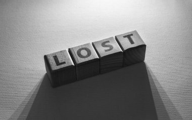 Kayıp Kelimeler Ahşap Bloklarda Yazıldı