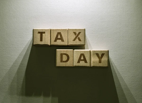 Daňový Den Slovo Napsané Dřevěných Blocích — Stock fotografie