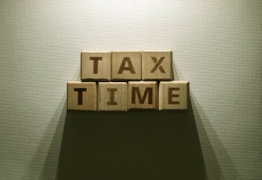 Tahta Bloklara Vergi Zamanı Sözcüğü Yazıldı