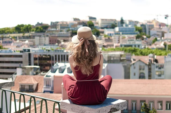 İnsanlar Lizbon - şehir sokaklarında tur seyahat