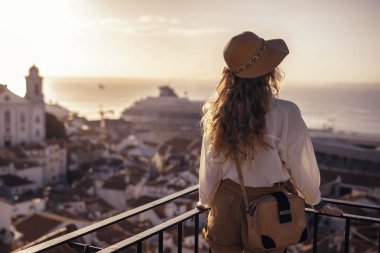 Bir Avrupa şehrinde bir turist