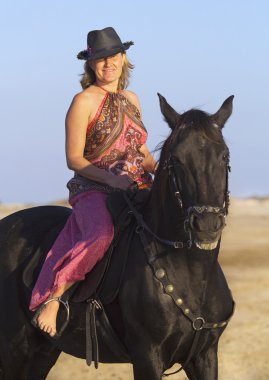Sahilde binici