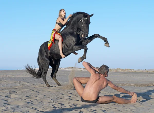 Horsewoman και γιόγκι — Φωτογραφία Αρχείου