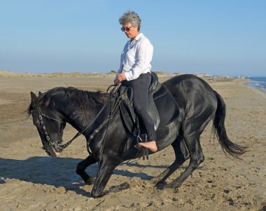 Sahilde binici
