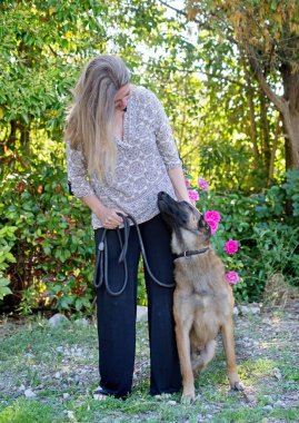 kadın ve malinois