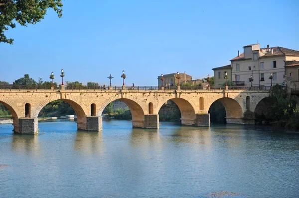 Brug van Sommieres stad — Stockfoto