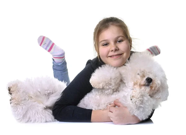 Jong meisje en de hond — Stockfoto
