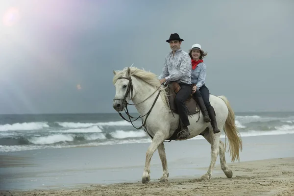 Cavaleiros e cavalos — Fotografia de Stock