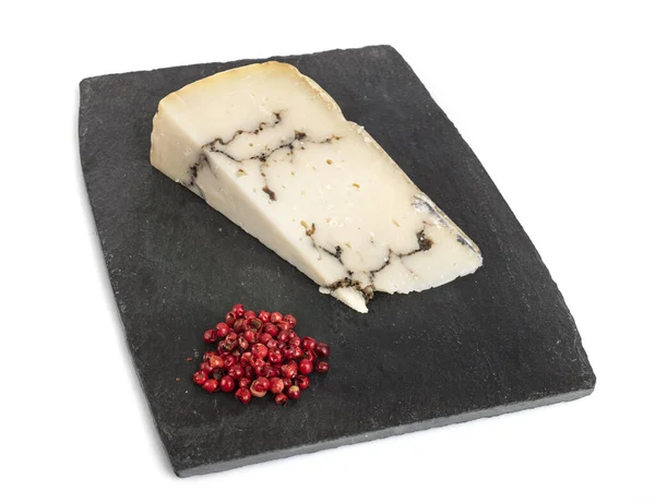 Beyaz Arkaplan Önünde Trüf Peyniri — Stok fotoğraf