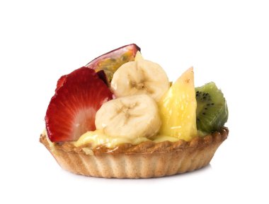 beyaz arkaplan önünde meyveli tart