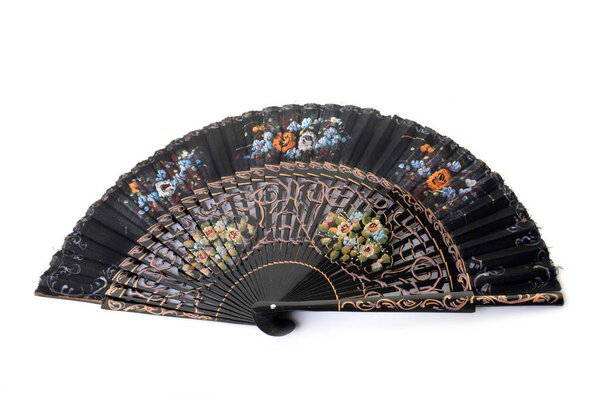 декоративный вентилятор на белом фоне
