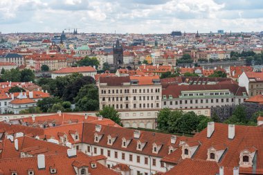 Prag Kalesi: panoramik görünüm gelin bulutlu gün yaz