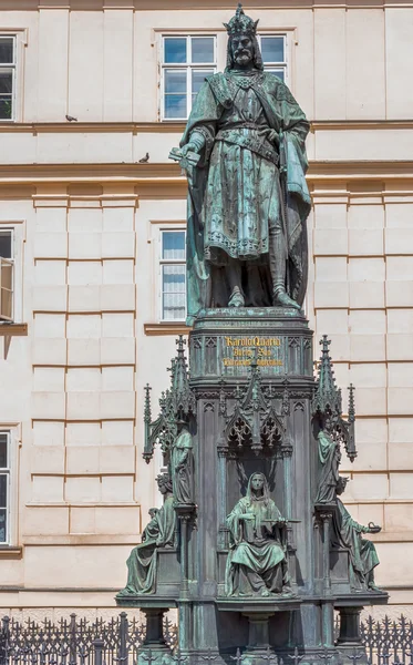 Monumentul regelui Carol al IV-lea în Piața Cruciaților din Praga — Fotografie, imagine de stoc