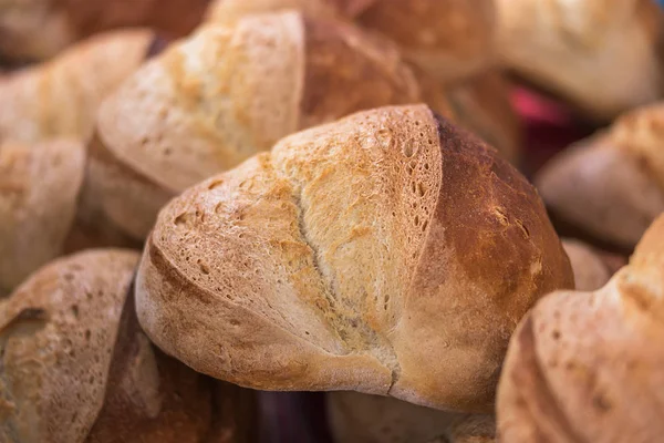 Freshly baked homemade bread loaf — Stock Photo, Image