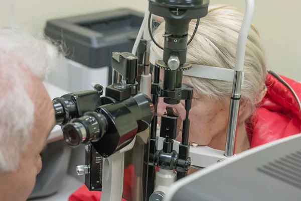 Slit lamp exam — Stock Photo, Image