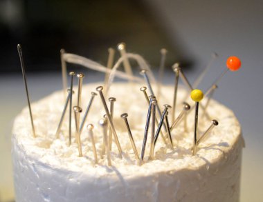 Dikiş aksesuarları, iğne