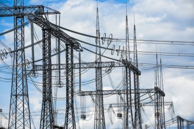 Yüksek voltaj direği ya da yüksek voltaj kulesi