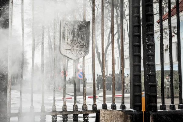 ウクライナの燃やされた紋章付き外衣 — ストック写真