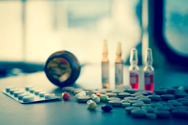 Çok renkli ilaç ve ilaç