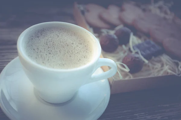 Pausa para el café, desayuno. Taza de café con galletas —  Fotos de Stock