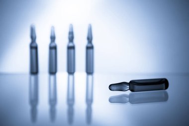 Ampul tıp closeup ile 