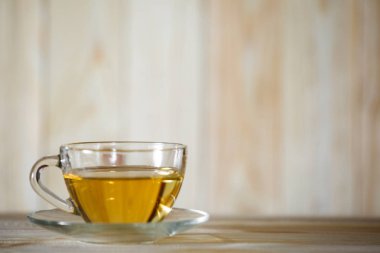 Sıcak bitkisel sağlıklı çay malzemelerle 