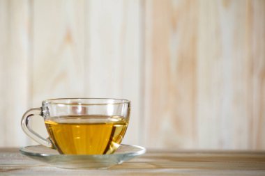 Sıcak bitkisel sağlıklı çay malzemelerle 