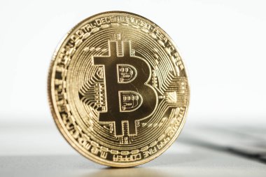 Altın bitcoin sikke yakın çekim