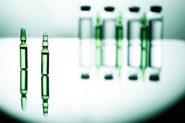 Berrak cam tıbbi laboratuvar sıvı tıbbi aracının grup nesnesi