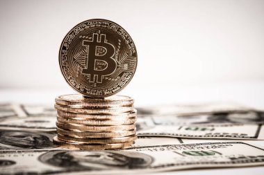 Altın Bitcoin biz dolarlara yakın.