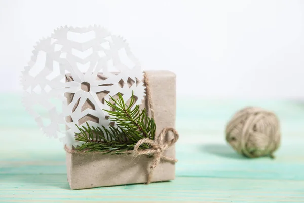 Regalos de Año Nuevo en papel Kraft — Foto de Stock