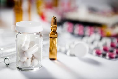 İlaç ilaç ve tıp hapları paketlerine