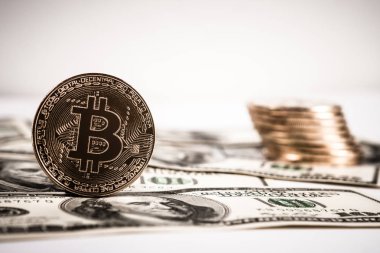Altın Bitcoin biz dolarlara yakın.
