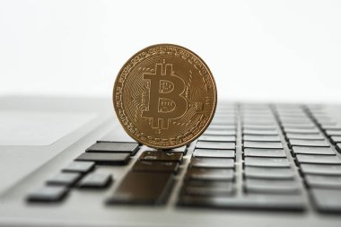 Altın bitcoin sikke yakın çekim