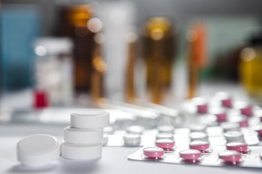 İlaç ilaç ve tıp hapları paketlerine