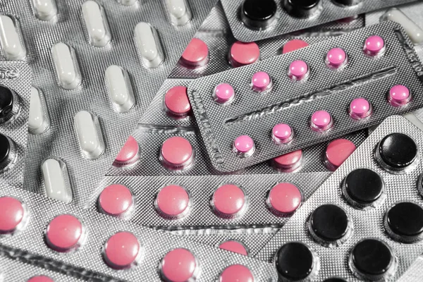 Arzneimittel und Medikamententabletten in Packungen — Stockfoto
