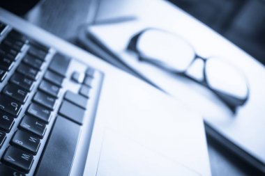 İş ve finansal raporlar bir işyeri