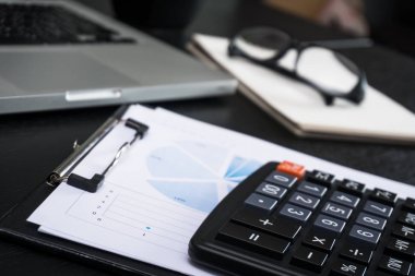 İş ve finansal raporlar bir işyeri