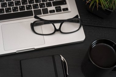 İş ve finansal raporlar bir işyeri