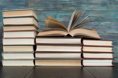 Açık kitap ciltli kitap