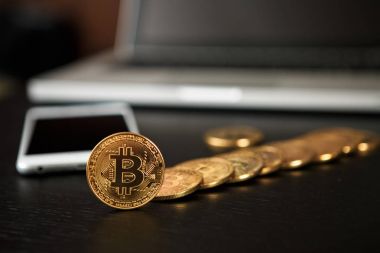 Bitcoin para sembolü dizüstü finansal para birimi Kripto para birimi işareti gelecek kavramı