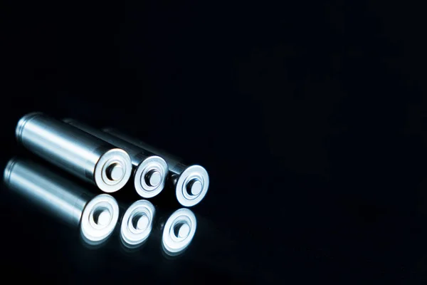 Batterijen achtergrond energievoorziening en recycling concept — Stockfoto
