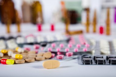 İlaç ilaç ve tıp hapları paketlerine
