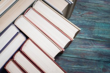 Kitap ikincisini ahşap tablo
