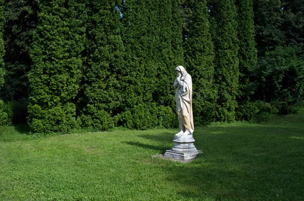 Schloss und Parkkomplex Schloss tarnowski, s.kachanovka, ukrai — Stockfoto