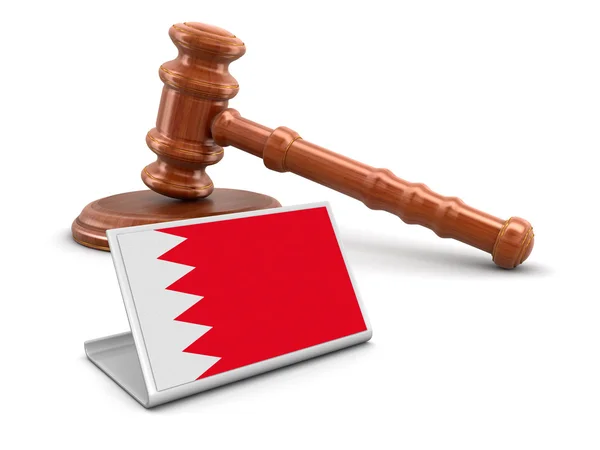 3d martelo de madeira e bandeira do Bahrain. Imagem com caminho de recorte — Fotografia de Stock