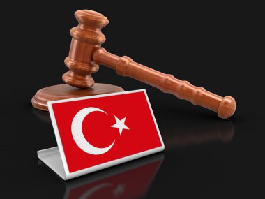 3D ahşap çekiç ve Türk bayrağı. Görüntü kırpma yolu ile