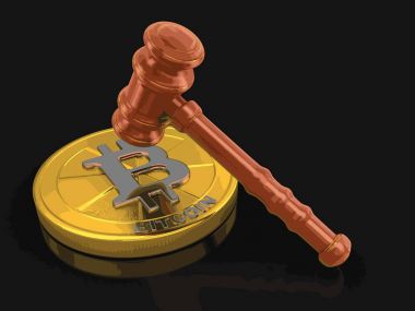 3D ahşap çekiç ve Bitcoin. Görüntü kırpma yolu ile