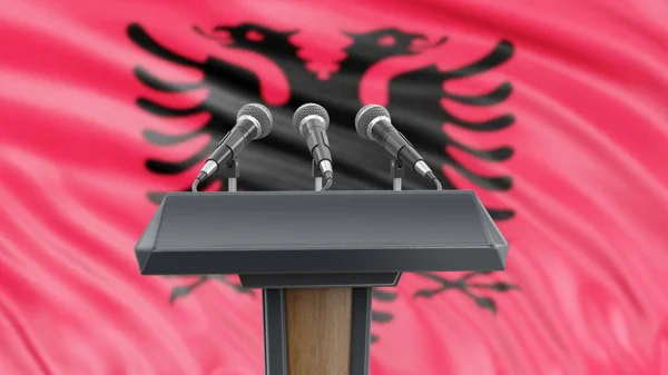 Φωτιστικό Βάθρου Μικρόφωνα Και Αλβανική Σημαία Στο Παρασκήνιο — Φωτογραφία Αρχείου