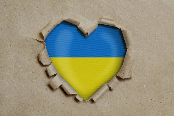 Καρδιά Σχήμα Τρύπα Σχισμένο Μέσα Από Χαρτί Που Δείχνει Ουκρανική — Φωτογραφία Αρχείου
